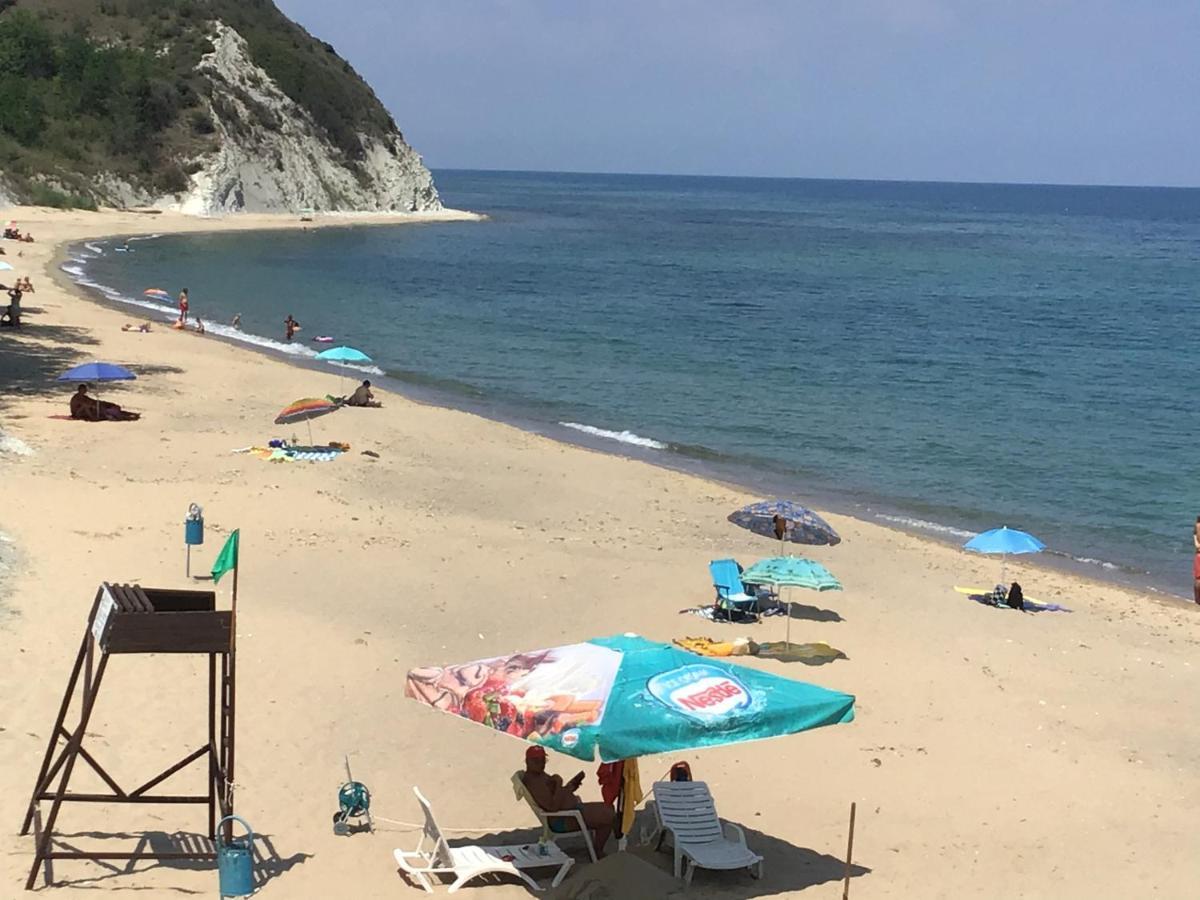 Rose Apartment On The Beach 比亚拉 外观 照片
